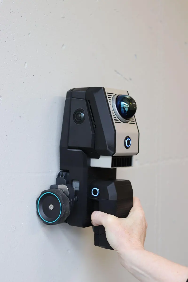 A 3D-tracker a falhoz illesztve